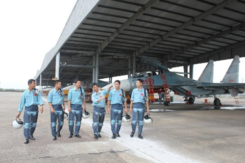 Oai hùng Su 30MK2 của VN diễn tập bắn ném - 17