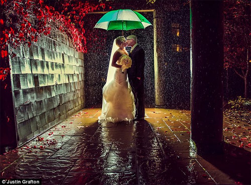 Chụp ảnh cưới giữa mưa giông, bão tuyết - 1