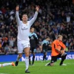 Bóng đá - Lập cú đúp, Ronaldo cán cột mốc 400