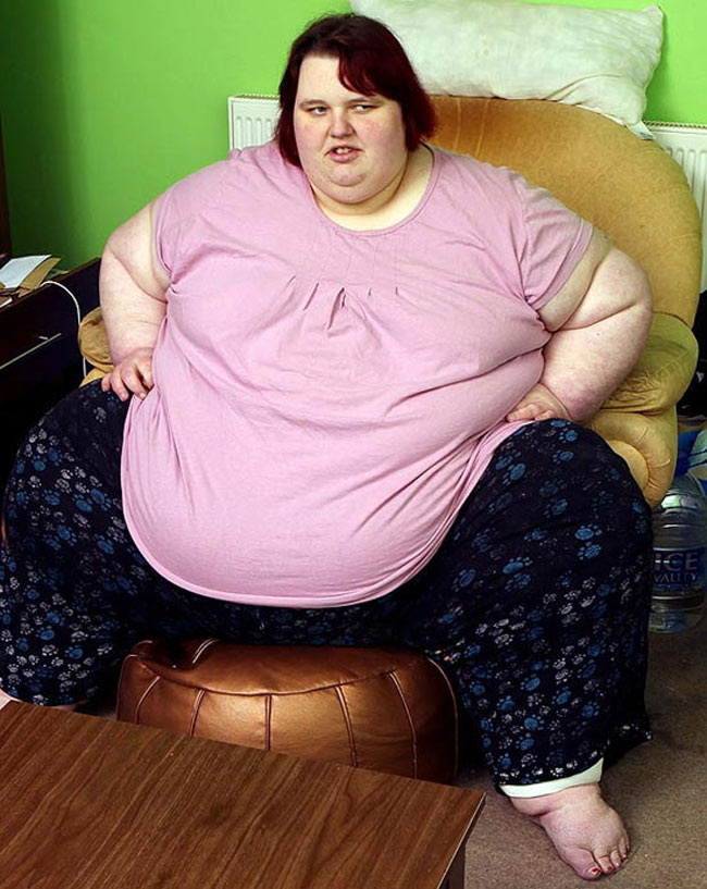 Cô gái 19 tuổi có cân nặng 300 kg. Đó là Georgia Davis.
