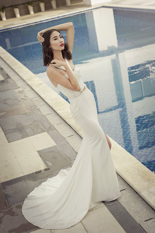 Mẫu gầy khoe vẻ mong manh dưới nước - 5