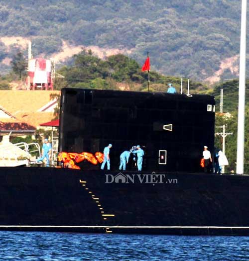 Lần đầu "chạm mặt" tàu ngầm Hà Nội ở Cam Ranh - 1