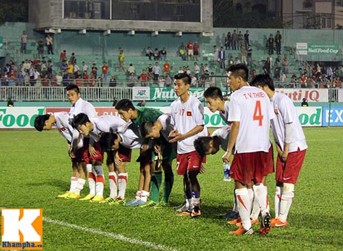 U19 Việt Nam: Trò bế tắc, thầy bất lực - 10