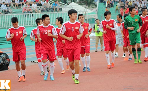 CĐV lặng người vì U19 VN thua đậm - 4