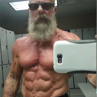 Phi thường - kỳ quặc - Ông lão 62 tuổi khoe cơ bắp "6 múi"