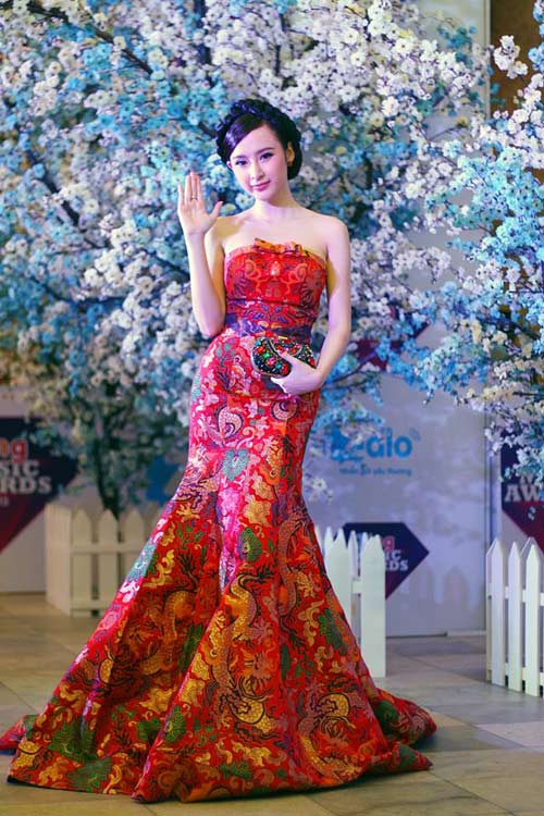 “Soi” phong cách thảm đỏ của hot girl Việt - 1