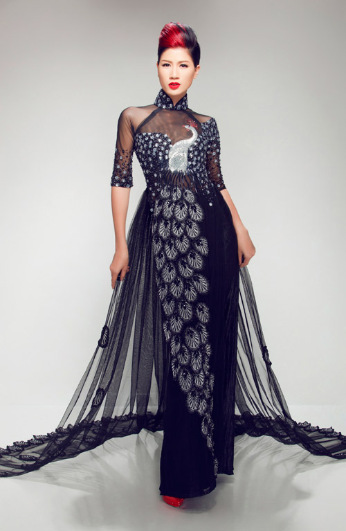 Trang Trần lộng lẫy áo dài chim công - 1