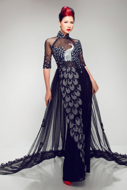 Trang Trần lộng lẫy áo dài chim công - 10