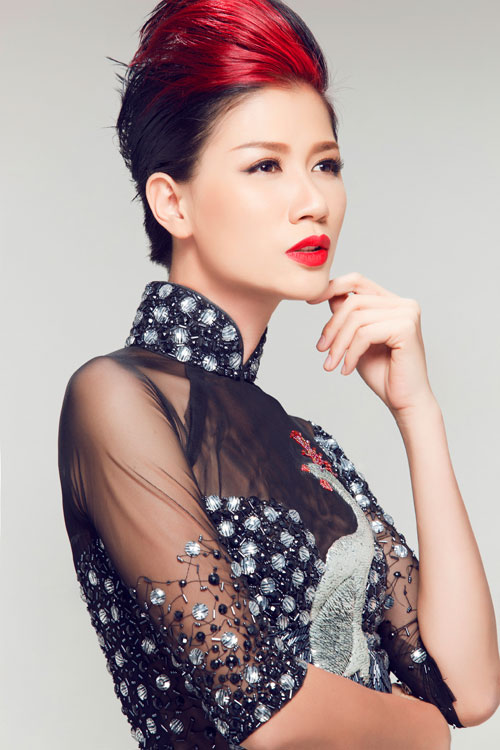 Trang Trần lộng lẫy áo dài chim công - 7