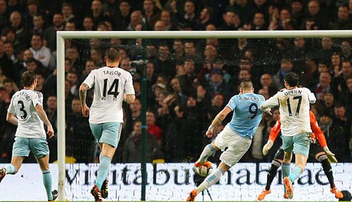 Man City: Vẻ đẹp của "quái vật" Negredo - 1