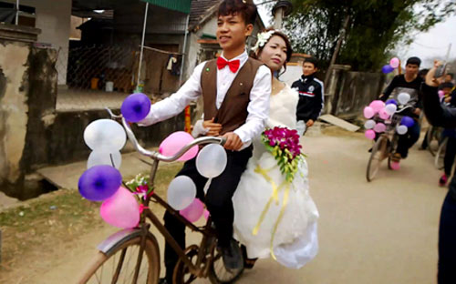 Chú rể 9x rước dâu bằng xe đạp cà tàng - 1