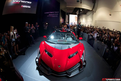 Mượn siêu xe đắt nhất thế giới để khoe loa tại CES 2014 - 1