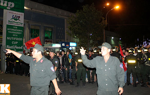 CĐV vẫn cháy hết mình với U19 VN - 6