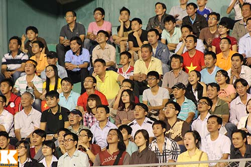 CĐV vẫn cháy hết mình với U19 VN - 2