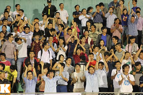 CĐV vẫn cháy hết mình với U19 VN - 3