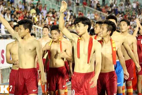 CĐV vẫn cháy hết mình với U19 VN - 7