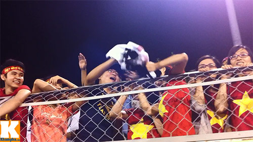 CĐV vẫn cháy hết mình với U19 VN - 9