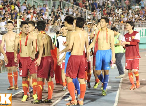 CĐV vẫn cháy hết mình với U19 VN - 8