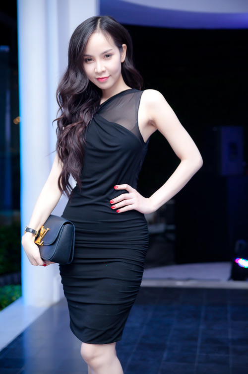 Ngọc Bích khoe đường cong “nảy lửa” - 7