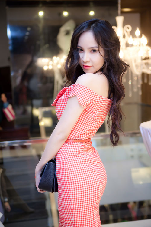 Ngọc Bích khoe đường cong “nảy lửa” - 3