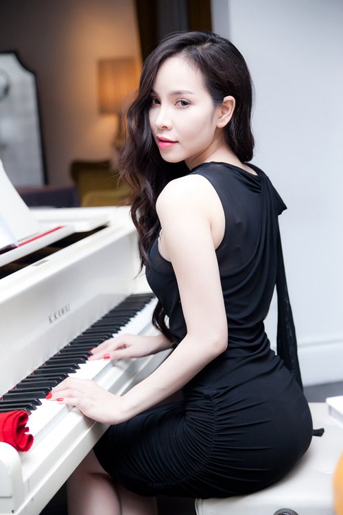 Ngọc Bích khoe đường cong “nảy lửa” - 9