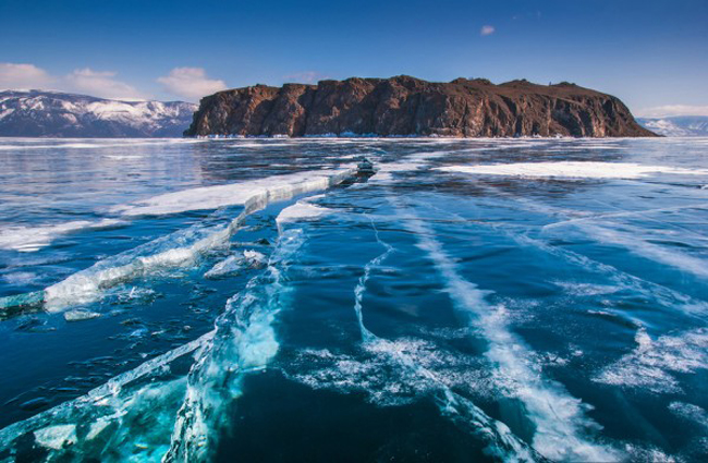 Hồ Baikal (Nga) là hồ nước lâu đời và đồng thời cũng là hồ nước sâu nhất thế giới với độ sâu 1.642 m.



