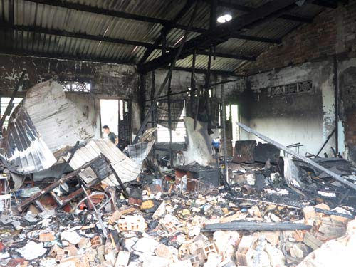 Cháy chùa, một sư thầy đang bệnh được giải cứu - 3