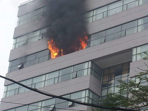 HN: Cháy lớn tại Trường Đại học Ngoại thương - 2