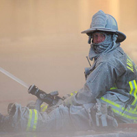 Ảnh ấn tượng: Lính cứu hỏa đóng băng khi chữa cháy