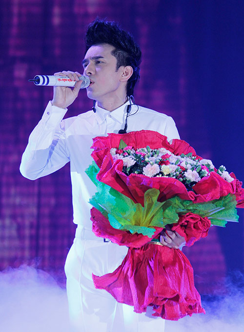 Đan Trường liên tiếp bị "cưỡng hôn" - 6