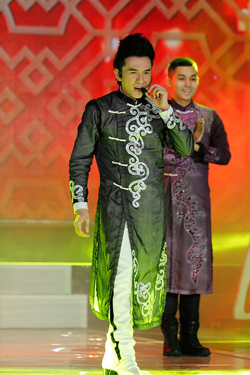 Đan Trường liên tiếp bị "cưỡng hôn" - 8