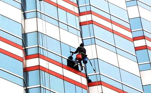 "Người nhện" đánh đu với mạng sống giữa Thủ đô - 2