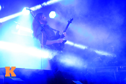 Nóng clip fan nữ "lắc lư" đêm bão Rock Hà Nội - 15