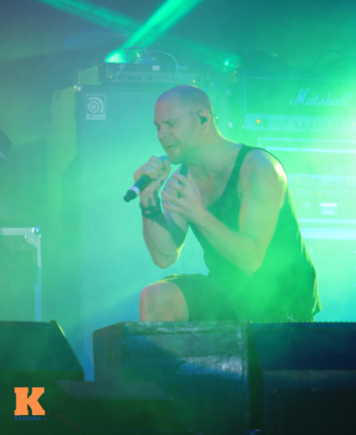 Nóng clip fan nữ "lắc lư" đêm bão Rock Hà Nội - 16