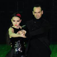 Sao ngoại-sao nội - Thu Thủy và bạn nhảy làm "Ông bà Smith"