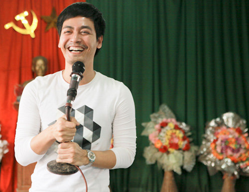 Thúy Hạnh vượt đường xa đi từ thiện - 9