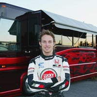 Thể thao - Xe buýt của sao F1 biến thành căn hộ siêu sang