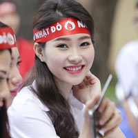 Bí quyết mặc đẹp - Hoa hậu Thu Thảo giản dị đi hiến máu