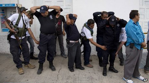 Mexico: Dân quân nổi dậy đánh băng đảng ma túy - 1