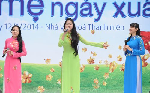 Đinh Hương nổi bật với "cây đỏ" - 11