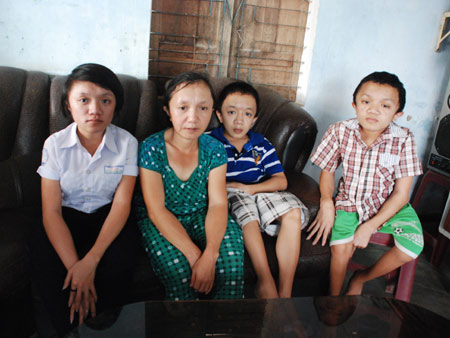"Gia đình xương thủy tinh" và nỗi sợ đụng là gãy - 2