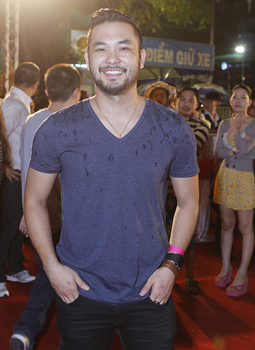 Vân Trang, Victor Vũ lạnh nhạt sánh đôi - 7