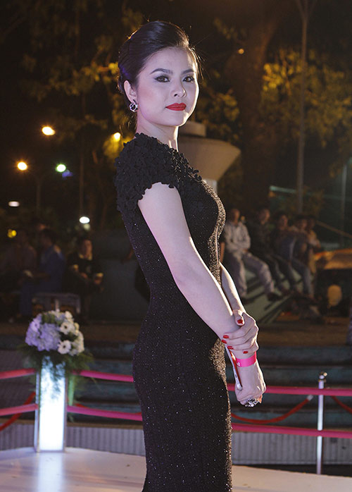 Vân Trang, Victor Vũ lạnh nhạt sánh đôi - 5