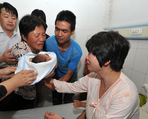 Trung Quốc tử hình bác sĩ buôn bán trẻ sơ sinh - 2