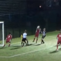 Bóng đá - Video: Pha thổi phạt penalty siêu nực cười