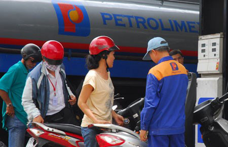 Xăng dầu “lãi to” nhờ định mức lợi nhuận - 1