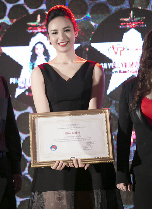 Mai Thu Huyền mừng Ngọc Diễm được vinh danh - 7