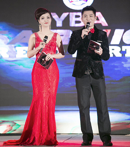 Mai Thu Huyền mừng Ngọc Diễm được vinh danh - 13