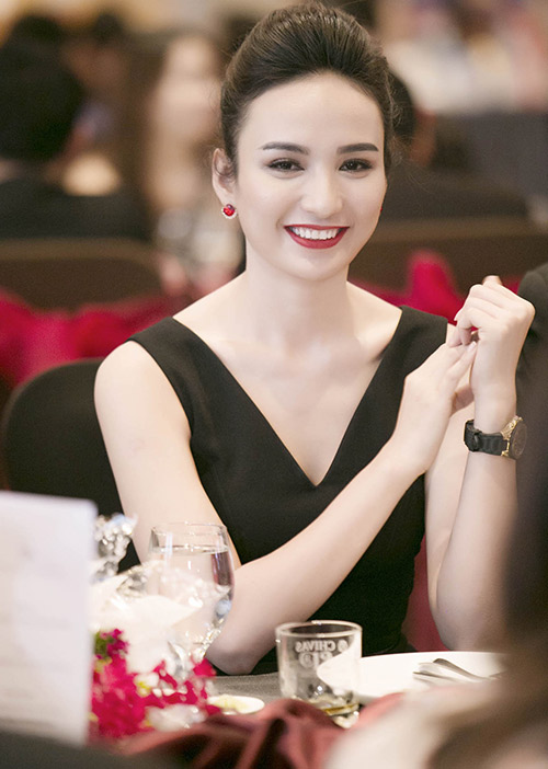 Mai Thu Huyền mừng Ngọc Diễm được vinh danh - 6