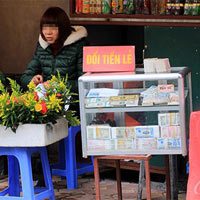 Tin tức trong ngày - Dịch vụ đổi tiền lẻ "phá giá" ngày cuối năm